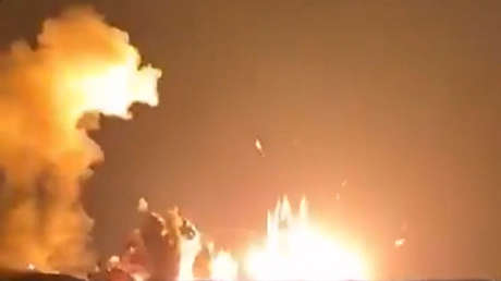 WSJ: EE.UU. bombardea un gran depósito de municiones en Irán