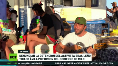 Denuncian la detención del activista brasileño Thiago Ávila por orden del gobierno de Milei