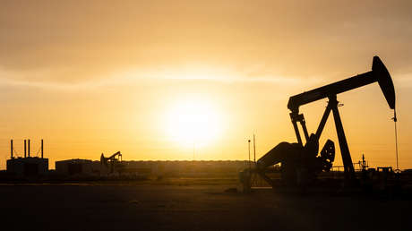 Precios del petróleo cierran con el mayor repunte mensual jamás visto, en plena escalada contra Irán