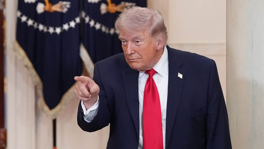 Trump minimiza la importancia de Ormuz para EE.UU. e insta a otros países a "armarse de valor" e ir allí