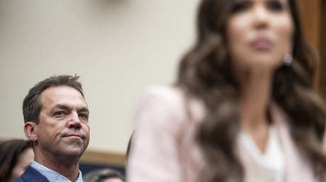 El primer comentario de Trump sobre el fetiche secreto del esposo de la exjefa de Seguridad Nacional