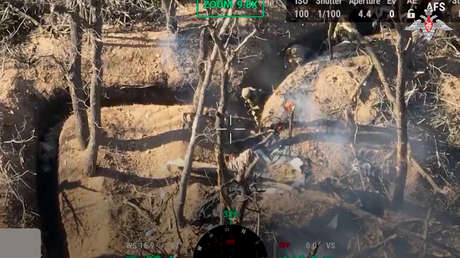 VIDEO: Comandos rusos avanzan por una trinchera enemiga eliminando un islote de resistencia
