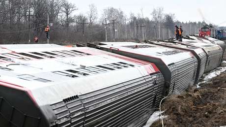 Las primeras imágenes del tren que se salió de las vías en Rusia