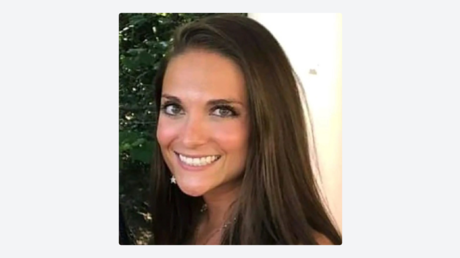 Exprofesora acusada de violar a un adolescente, rompe a llorar cuando le niegan la fianza