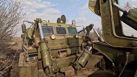 VIDEO: La monstruosa máquina rusa que despeja obstáculos en el frente