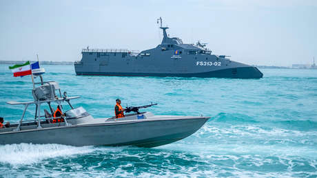 El CGRI expulsa un gran buque de guerra de EE.UU. con más de 5.000 efectivos a bordo