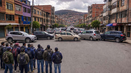 La "mala calidad" de la gasolina desata bloqueos de carreteras en Bolivia