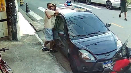 Hombre ebrio pierde el control de su auto y atropella a cuatro niños que jugaban