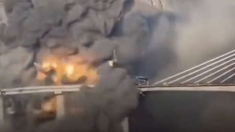 Momento exacto en el que EE.UU. e Israel destruyen el puente más alto en Oriente Medio (VIDEO)