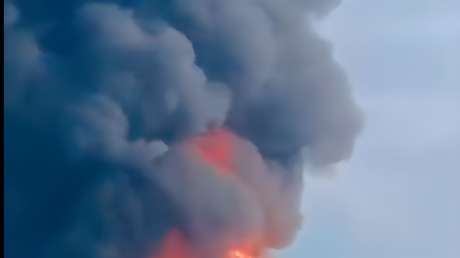 Explosión e incendio debajo de un puente causa caos en Panamá (VIDEOS)