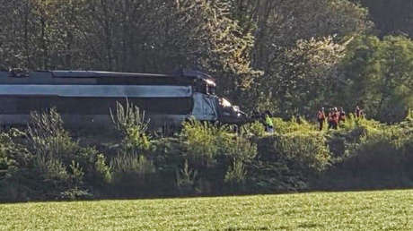 Un tren de alta velocidad choca con camión militar en Francia