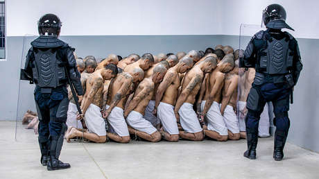 Bukele responde a la crítica de Petro sobre los 