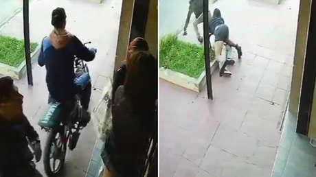 Intentan robar a una joven, pero la madre les tenía una 'sorpresa' (VIDEO)