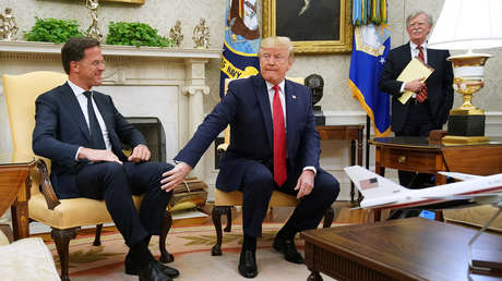 Preguntan a Rutte por la amenaza de Trump de aniquilar la civilización iraní y activa su mantra 'propapi'