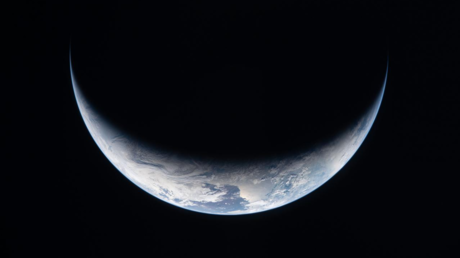 IMAGEN casi irreal de la Tierra captada por Artemis II de la NASA