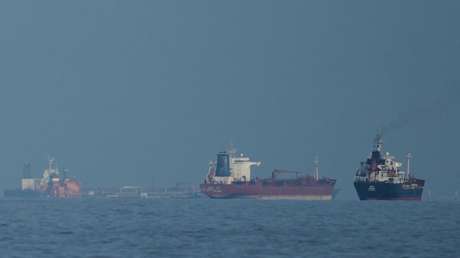 Trump anuncia tráfico marítimo récord a través de Ormuz desde el "cierre insensato"