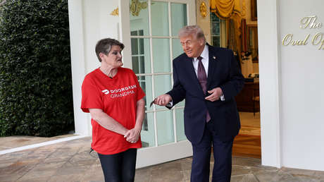 VIDEO: El incómodo momento de Trump con una abuela repartidora en plena rueda de prensa