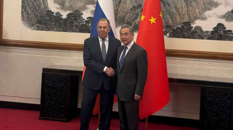 Lavrov y Wang Yi se reúnen en China