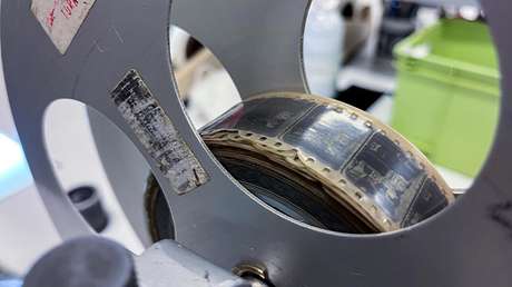 Descubre una de las primeras películas del cine cuando estaba a punto de lanzar un baúl a la basura