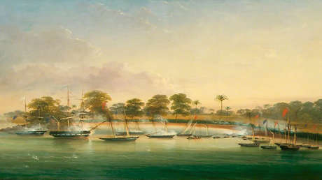 Llueven críticas a un país de la OTAN por exhibir en su embajada un lienzo "que celebra la invasión" a una excolonia