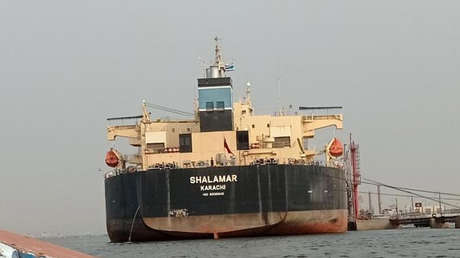 Primer petrolero pasa por el estrecho de Ormuz desde el bloqueo naval de EE.UU. a Irán