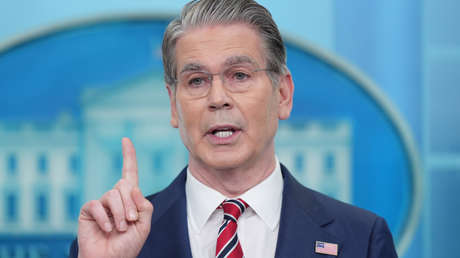 "En el fondo de su corazón, se sienten bien": Bessent desafía encuestas negativas sobre la economía (VIDEO)