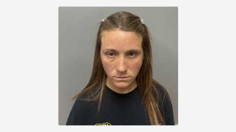 Exmaestra enfrenta 25 cargos por violación y abuso sexual de menores