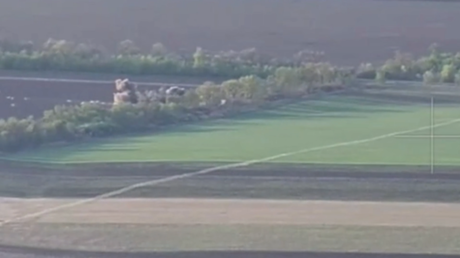 VIDEO: Combinación letal de drones y artillería rusos arrasan defensas enemigas