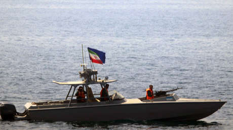 Detalles de la expulsión con disparos de 2 buques de Ormuz