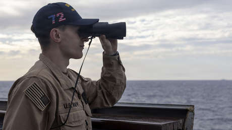 WSJ: EE.UU. está rastreando la expulsión a disparos de dos buques en Ormuz