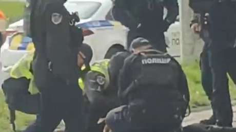 Dos hombres abren fuego contra niños en plena calle en una ciudad ucraniana