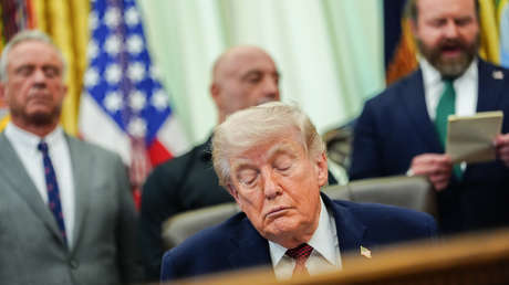 Tucker Carlson habla sobre la "evidente traición de Trump al pueblo estadounidense"