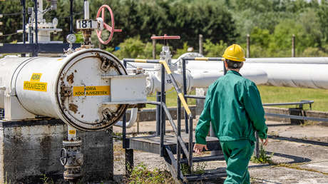 Hungría: Ucrania reanudó el flujo a través del oleoducto que transporta crudo ruso