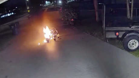 Compra una silla de ruedas de segunda mano y esta termina en llamas (VIDEO)