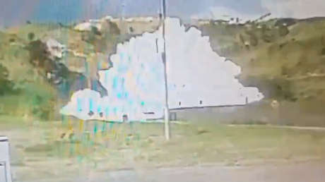 IMPACTANTE VIDEO: Camión cisterna se convierte en 'bola de fuego' en plena carretera