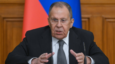 Lavróv: Es ridículo hablar de aclararle a la UE las "líneas rojas" de Rusia respecto a Ucrania