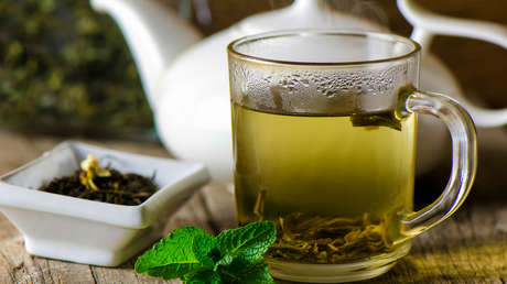 6 graves efectos secundarios de beber té verde