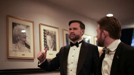 VIDEO: Sacan a Vance del escenario tras reportarse disparos en la Cena de Corresponsales de la Casa Blanca