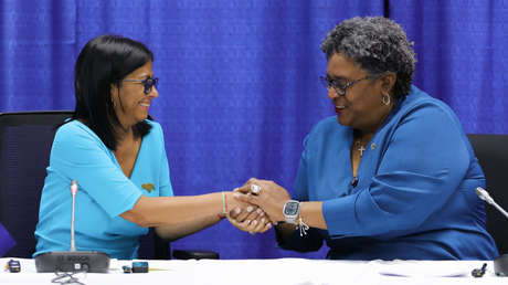 Delcy Rodríguez invita a un país de la región a invertir en campos de petróleo y gas en Venezuela