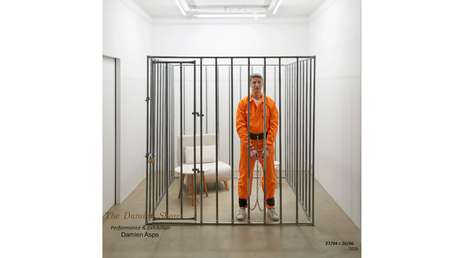 El motivo por el que un artista pasará un mes encerrado en una celda a la vista del público