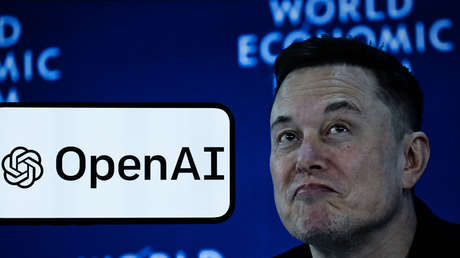 Musk dice haber sido "un tonto" al financiar a OpenAI
