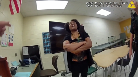 Maestra sorprende al describirse como "prostituta de un millón de dólares" y hacer 'twerk' durante una clase