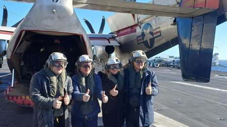 Milei sube al portaaviones USS Nimitz y participa en ejercicios navales con EE.UU.