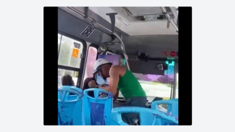 FUERTE VIDEO: Agrede a una mujer en un bus y termina linchado por los pasajeros