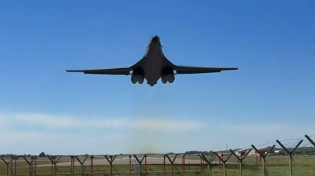 VIDEO: Bombardero pesado de EE.UU. realiza vuelo de entrenamiento en Reino Unido