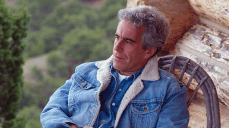Existe una misteriosa nota de Epstein oculta al público, reporta NYT