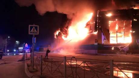 Fuerte incendio en un centro comercial en Rusia (VIDEO)