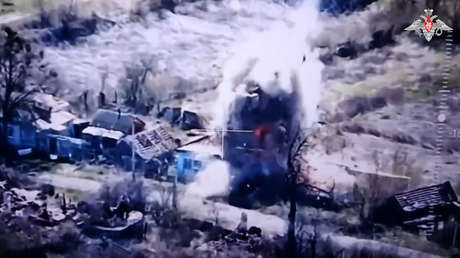 VIDEO DE LA EXPULSIÓN de nacionalistas ucranianos de una localidad por el Ejército ruso