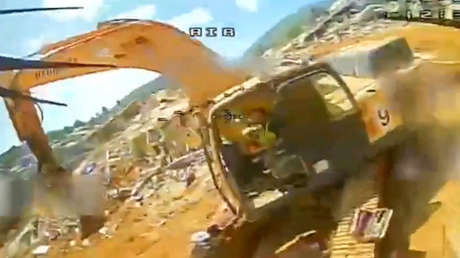 VIDEO: Dron FPV de Hezbolá alcanza un vehículo de ingeniería del Ejército israelí