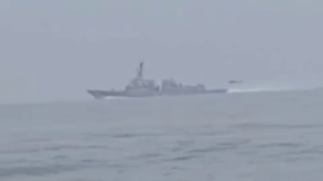 VIDEO: Armada iraní alerta al destructor estadounidense y la embarcación se da a la fuga